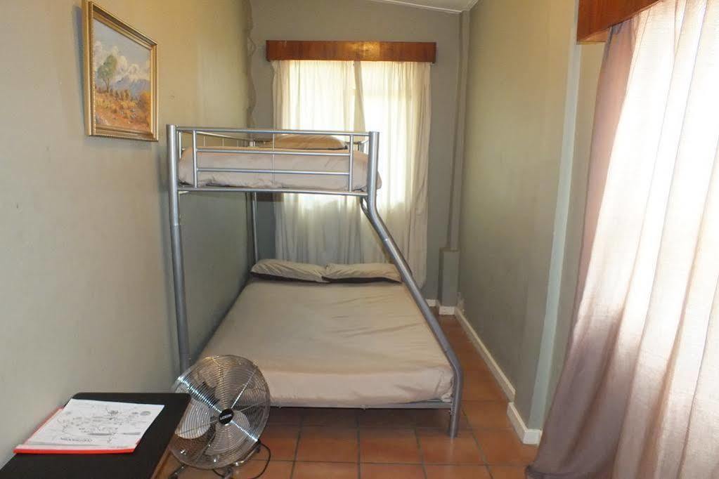 Oasis Shanti Backpackers Oudtshoorn Zewnętrze zdjęcie